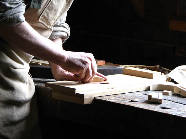 Ofrecemos un servicio de <strong>carpintería  de madera y ebanistería en Castellfollit del Boix</strong> adaptado a las necesidades del <strong>cliente</strong>.